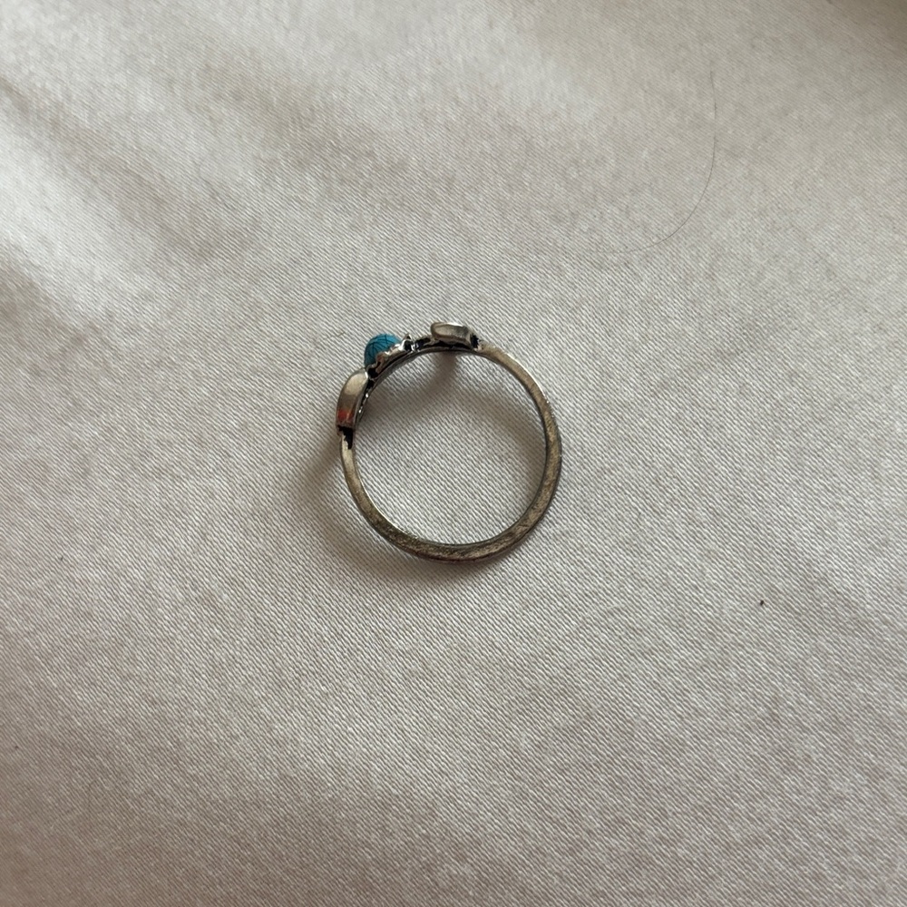 Elegant Silver Ring with Blue Gemstone